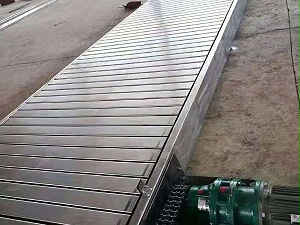 304不锈钢链板输送机--宁津卓远输送设备生产厂家